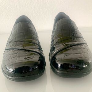 Clarks Collection Women’s 8.5 May Poppy Loafers Black Patent Croc Embossed
